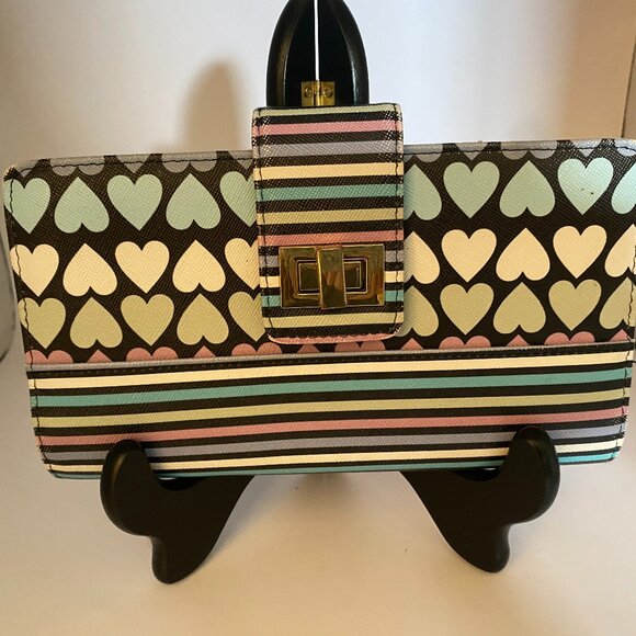 Buxton Ladies Hearts Wallet - Picture 1 of 7